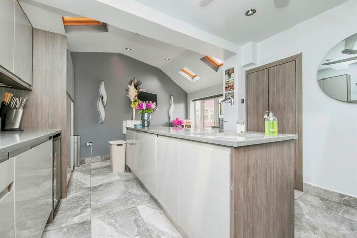 3 Bedroom Bungalow For Sale In Wick Lane, Harwich, CO12