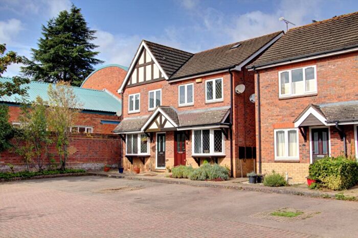 3 Bedroom Semi-Detached House For Sale In Reeve Drive, Kenilworth, CV8