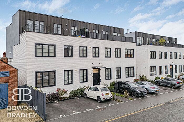 1 Bedroom Flat For Sale In Maybank Road, London, E18