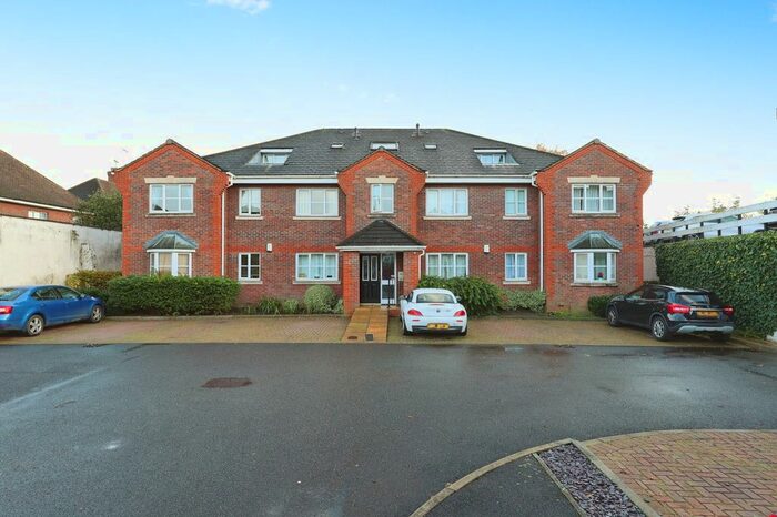 2 Bedroom Flat To Rent In Amelia Close, W3