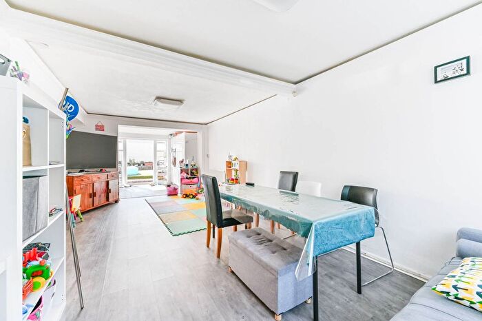 4 Bedroom End Of Terrace House To Rent In Kimpton Road, North Cheam, Sutton, SM3