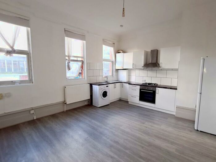 1 Bedroom Flat To Rent In Holloway Road, Upper Holloway, N19