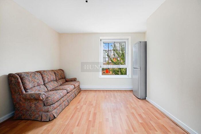 2 Bedroom Flat To Rent In Corry House, Wades Place, London, E1