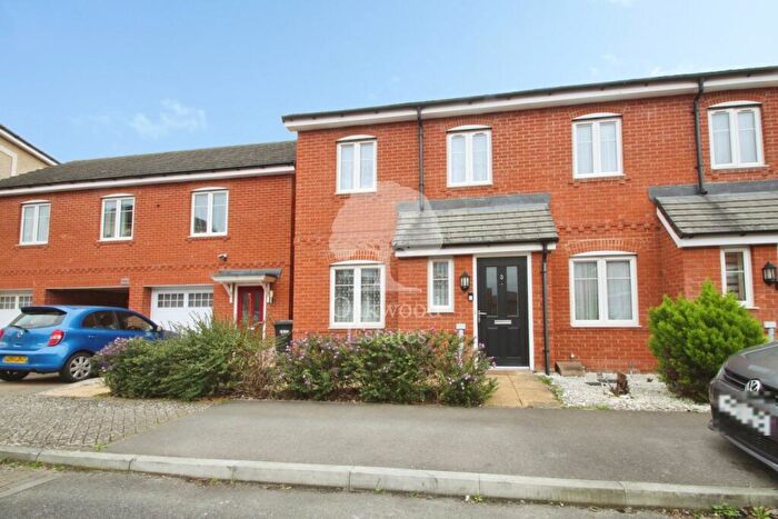 3 Bedroom End Of Terrace House For Sale In Boxall Way, Langley, SL3