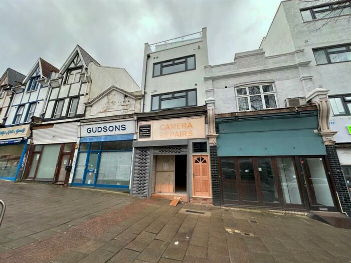 Studio To Rent In Regents Park Road, London, N3