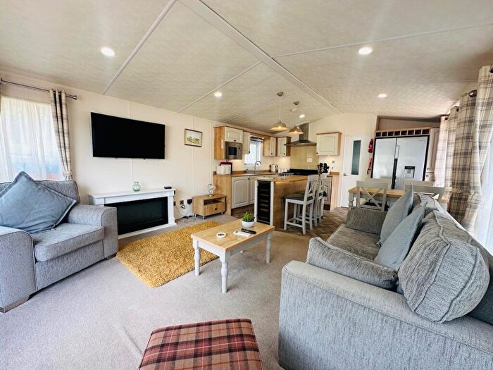 2 Bedroom Caravan For Sale In Perowne Way, Sandown, PO36