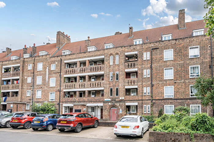 2 Bedroom Apartment For Sale In Peckham Road, London, SE5