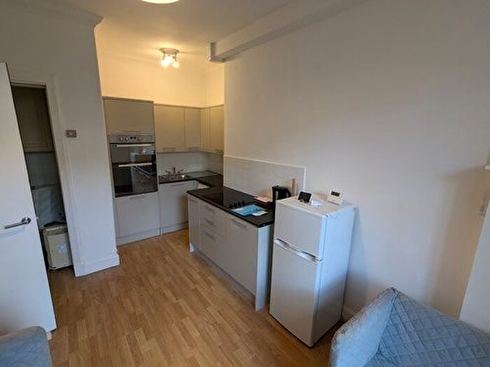 3 Bedroom Flat To Rent In Buccleuch Terrace, Edinburgh, EH8