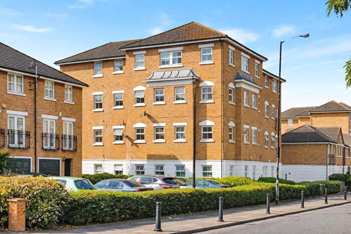 2 Bedroom Flat For Sale In Commercial Way, London, SE15