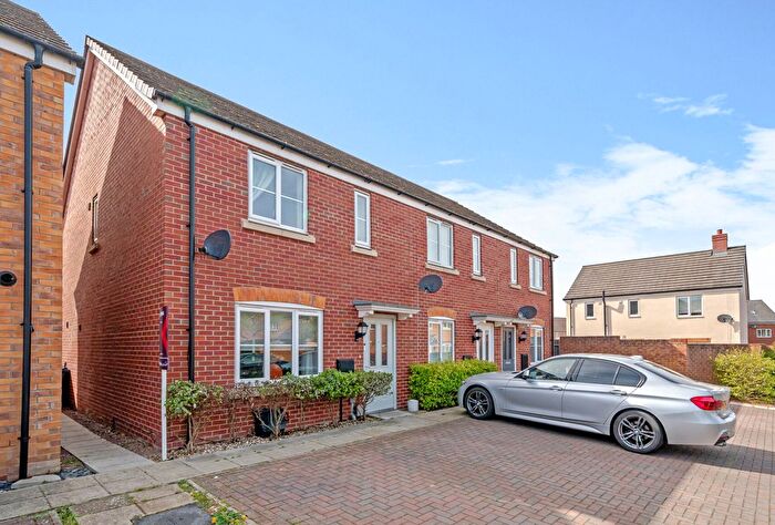 3 Bedroom End Of Terrace House For Sale In Dawkes Road, Longford, Gloucester, Gloucestershire, GL2