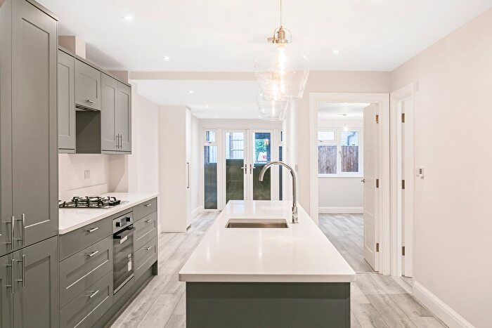 2 Bedroom Flat To Rent In Kingston Road, London, SW19