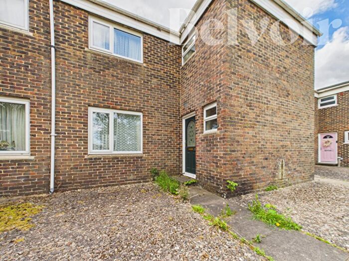 3 Bedroom Terraced House For Sale In Lawrence Close, Basingstoke, RG24