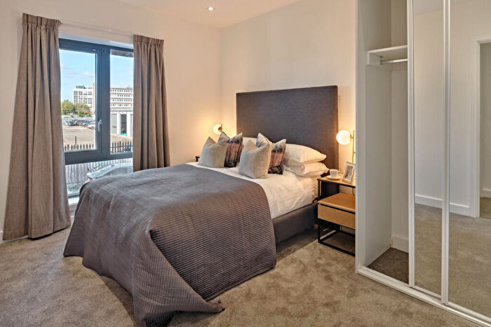 2 Bedroom Flat To Rent In Oxbow, Stephenson House, M5