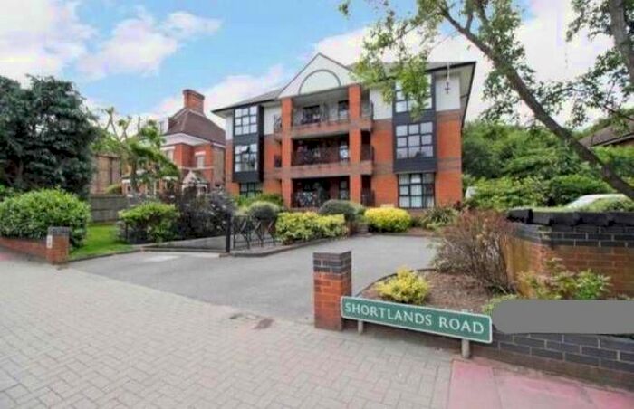 2 Bedroom Flat To Rent In The Knoll, Bromley, Kent BR2