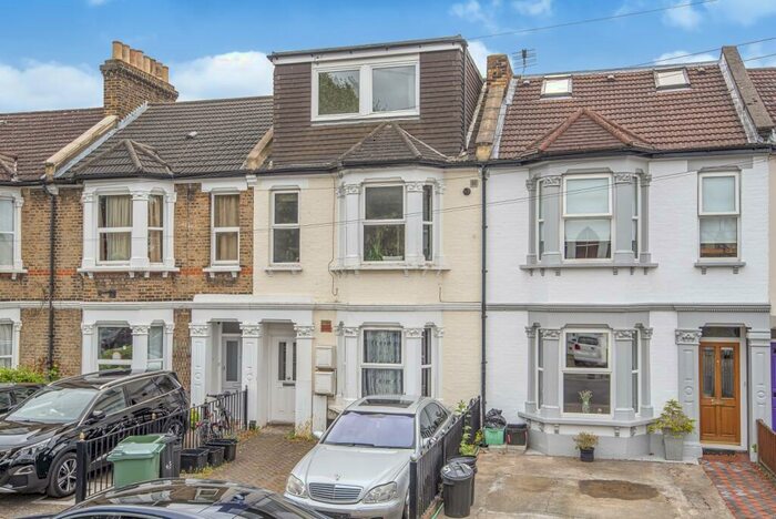 2 Bedroom Flat To Rent In Ravenscroft Road Beckenham, BR3