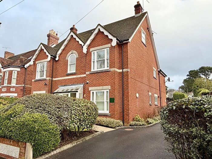 1 Bedroom Flat For Sale In Tudor Road, Broadstone, BH18