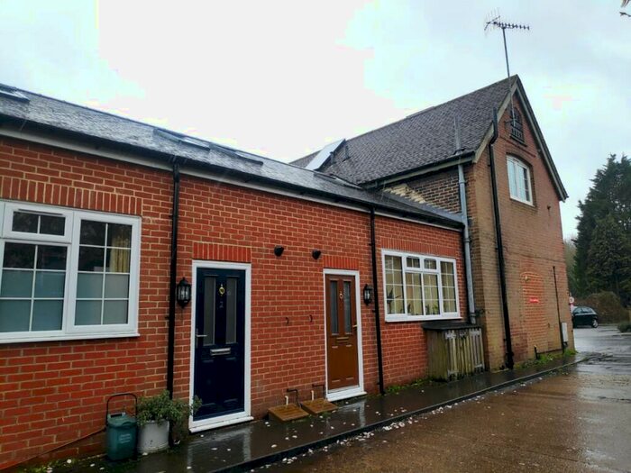 2 Bedroom Maisonette To Rent In Mid Street, Nutfield, RH1