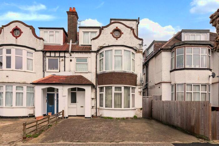 2 Bedroom Flat To Rent In The Drive, Golders Green, NW11