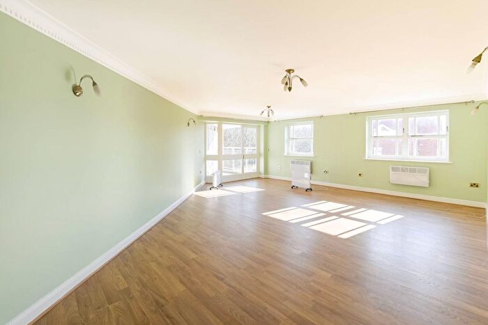 2 Bedroom Flat To Rent In Macmillan Way, Tooting Bec, London, SW17