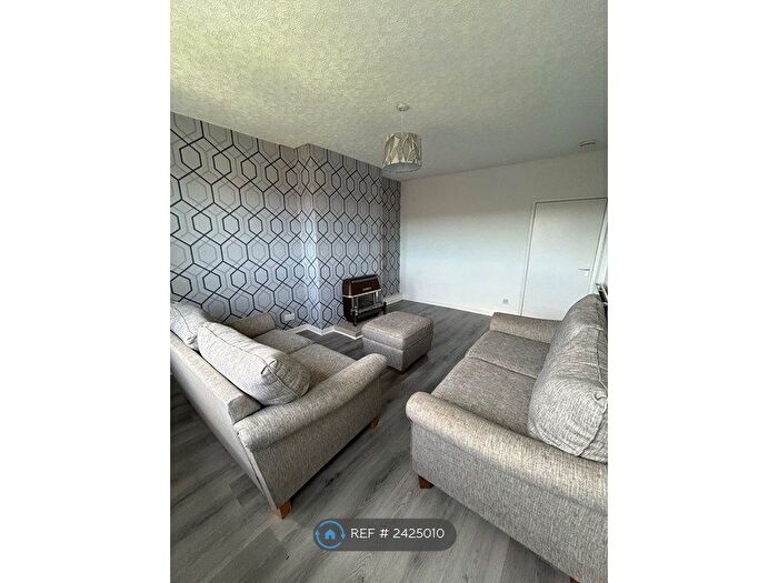 3 Bedroom Flat To Rent In Craigievar Crescent, Aberdeen, AB10