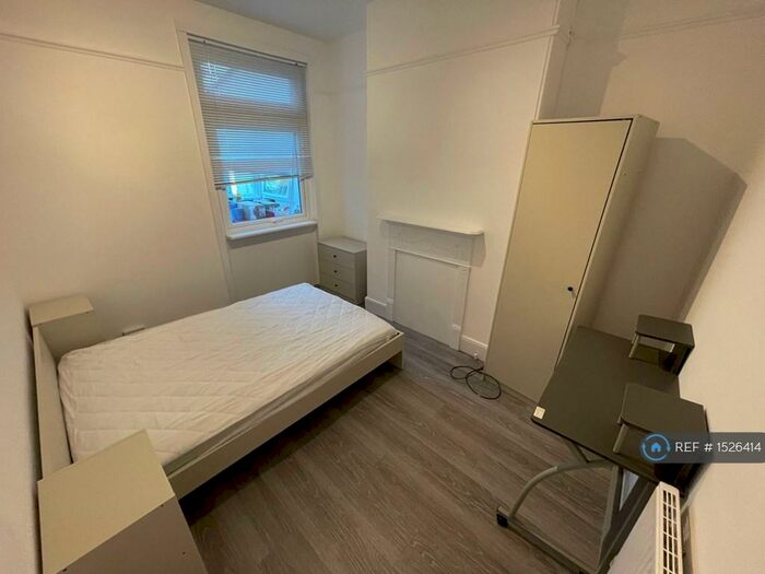 6 Bedroom Detached House To Rent In Mayflower Avenue, Exeter, EX4