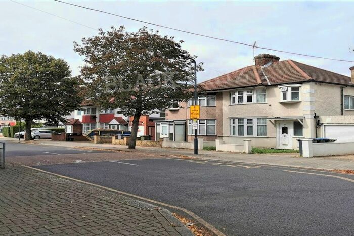 4 Bedroom Town House To Rent In Sherrick Green Road, London, NW10