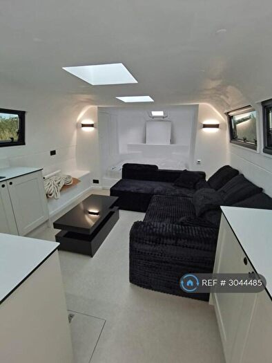 1 Bedroom House Boat To Rent In Rope St, London, SE16