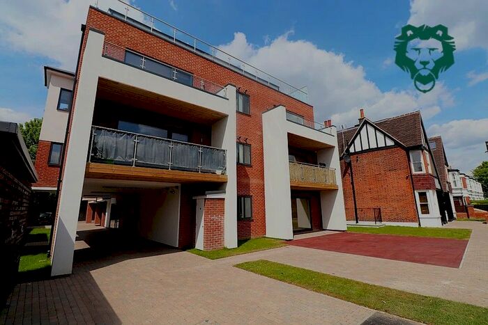 2 Bedroom Flat To Rent In New Wanstead, London, E11