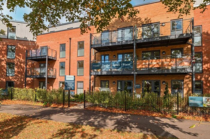 2 Bedroom Flat For Sale In Palmers Fields Avenue, Chichester, PO19