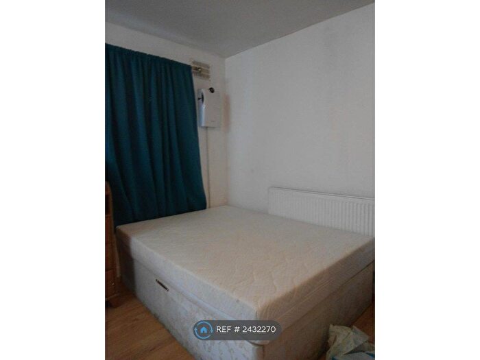 Studio To Rent In Denbigh Road, Hounslow, TW3