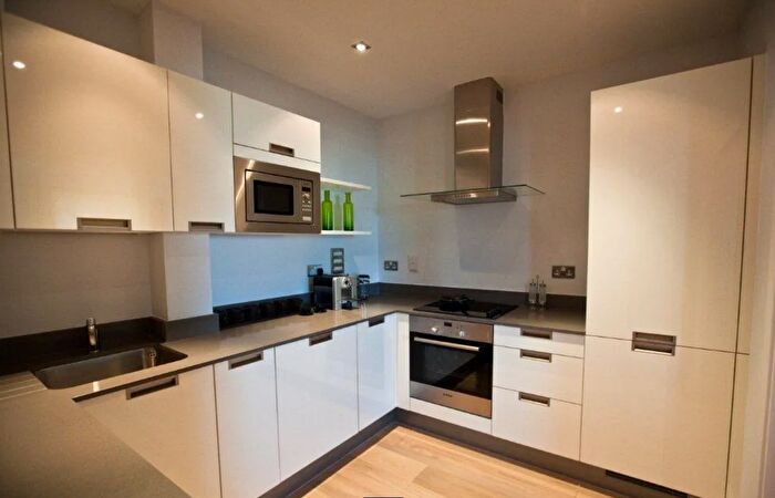 3 Bedroom Flat To Rent In Creek Road, Deptford, SE8