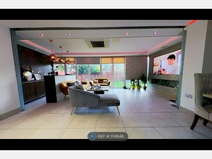 4 Bedroom Detached House To Rent In Petersfield Road, Staines-Upon-Thames, TW18