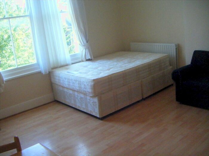 Studio To Rent In Alkham Road, Hackney, N16