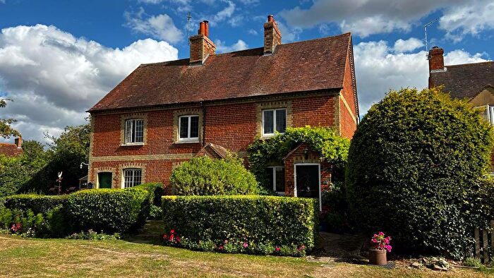 3 Bedroom Semi Detached House To Rent In The Green, Chinnor, OX39