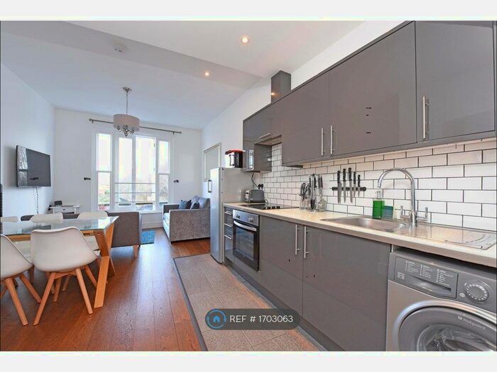 3 Bedroom Flat To Rent In Falcon Road, London, SW11