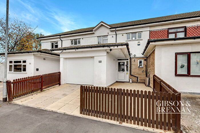 3 Bedroom Terraced House For Sale In South Crockerford, Basildon, SS16