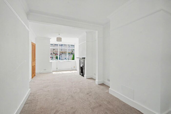 2 Bedroom Flat To Rent In Woodman Road, (), Coulsdon, CR5
