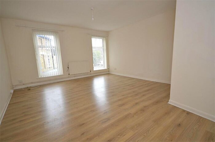 2 Bedroom Flat To Rent In High Street, Raunds, NN9