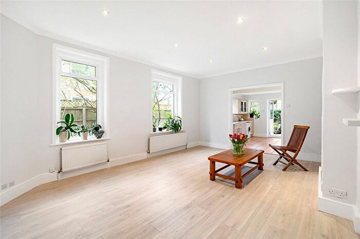 2 Bedroom Flat To Rent In Fulham Palace Road, London, SW6
