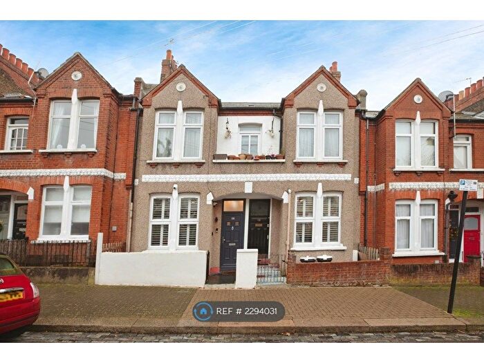 2 Bedroom Flat To Rent In Idlecombe Road, London, SW17
