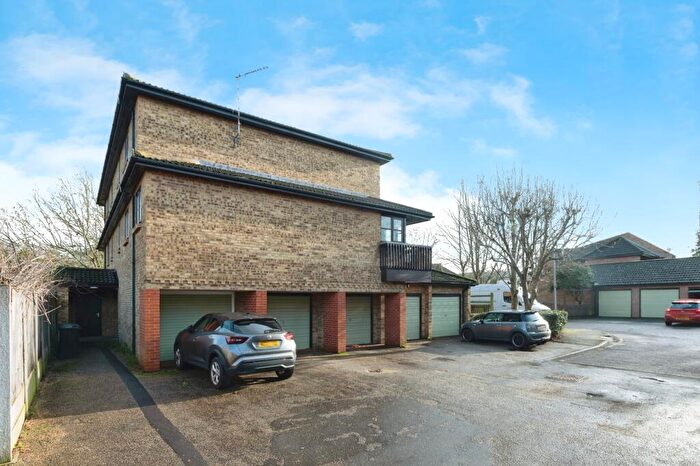 2 Bedroom Flat For Sale In Courtney Park Road, Langdon Hills, Basildon, Essex, SS16