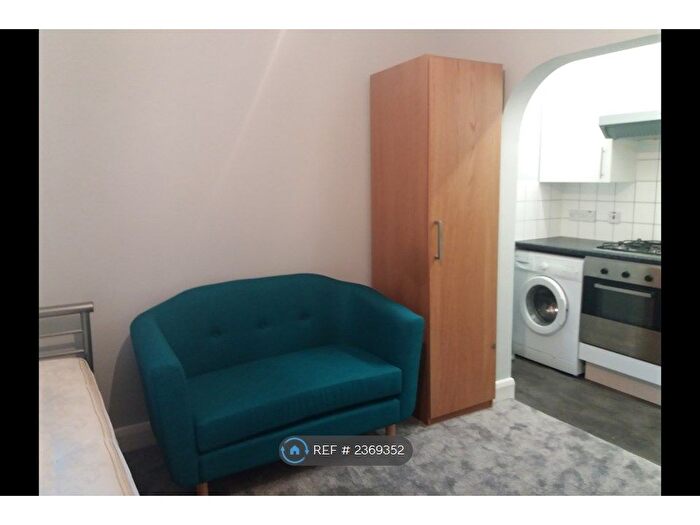 Studio To Rent In Stroud Green Road, London, N4
