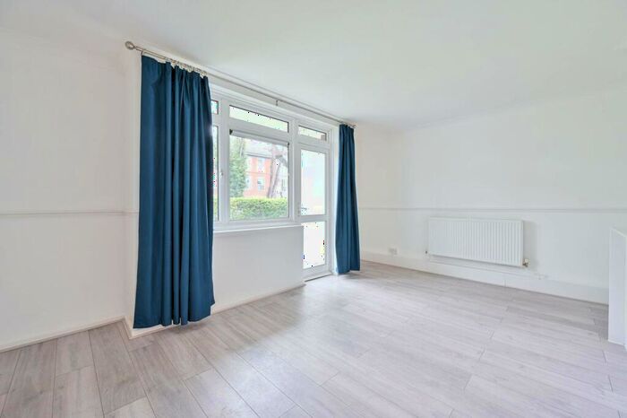 2 Bedroom Flat To Rent In St Marys Road, Nunhead, London, SE15