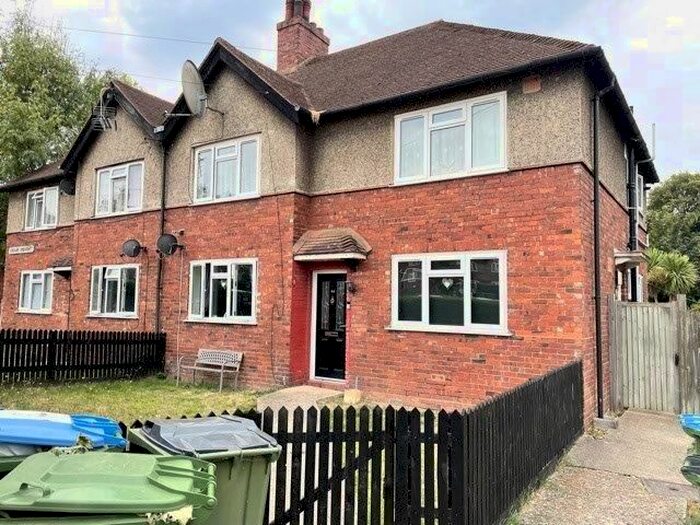 3 Bedroom Maisonette To Rent In Gregory Crescent, Eltham, SE9