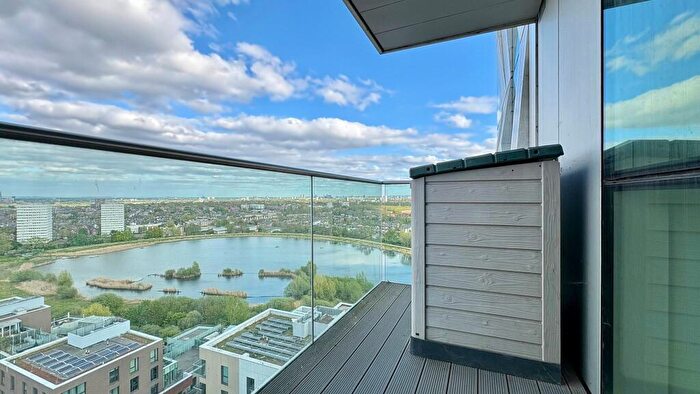 3 Bedroom Apartment To Rent In Devan Grove, London, N4