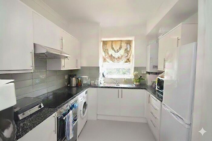 2 Bedroom Flat To Rent In Holderness Way, West Norwood, London, SE27