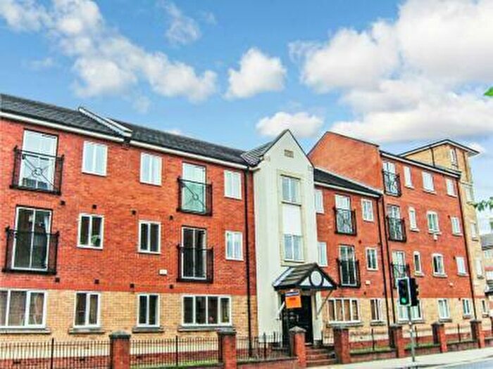 2 Bedroom Apartment To Rent In Stretford Road, Manchester, M15