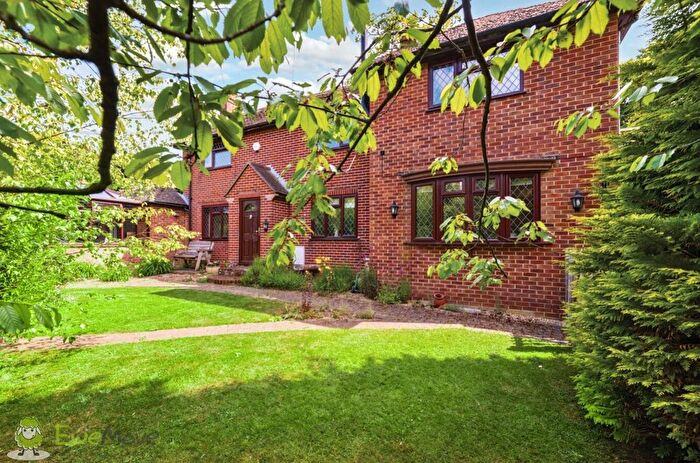 4 Bedroom Detached House For Sale In Dix Hill, Pamber Green, Tadley, Hampshire, RG26
