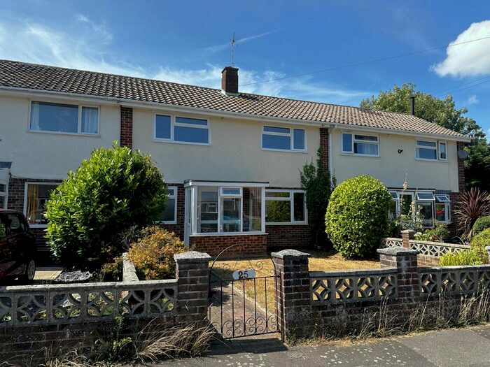 Houses for sale & to rent in SO45 3NH, Fawley Road, Butts Ash And