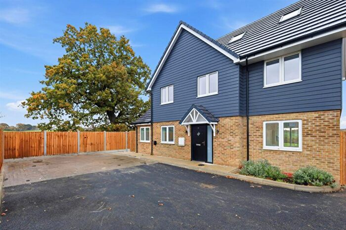 4 Bedroom Detached House For Sale In House Woodside View, Stapleford Abbotts, RM4